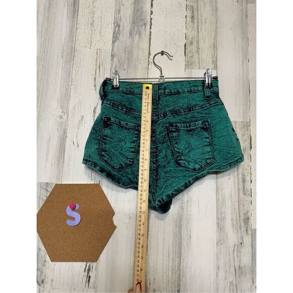 Green mini Jean short - Picture 5 of 10